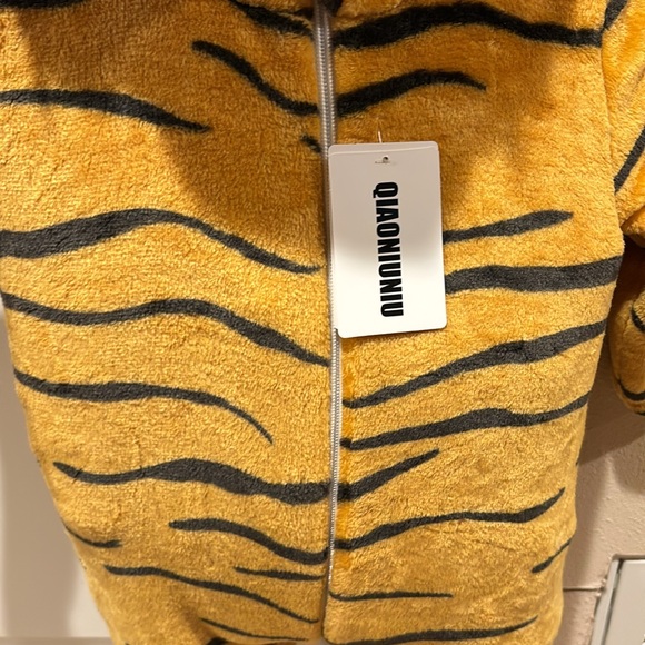 Qiaoniuniu Zebra  Costume  with Tail  New With Tag Fit size 2-3 - Picture 12 of 16